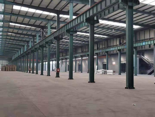 Alüminyum alaşımlı pencere ile önceden yapılmış verimli tasarlanmış çelik depo binaları